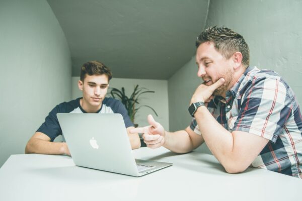 GESTIÓN DEL MIEDO A HABLAR EN INGLÉS: TÉCNICAS DE COACHING Y PNL