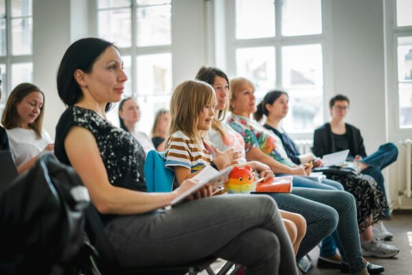 Cómo Crear un Ambiente de Aprendizaje Positivo para Aprender Inglés sin Presión